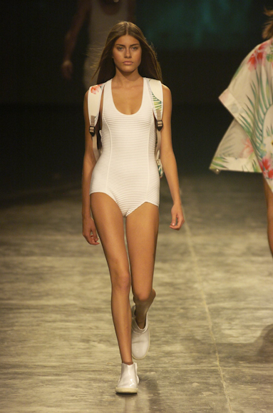 desfiles-osklen-saopauloverao2005rtw-137