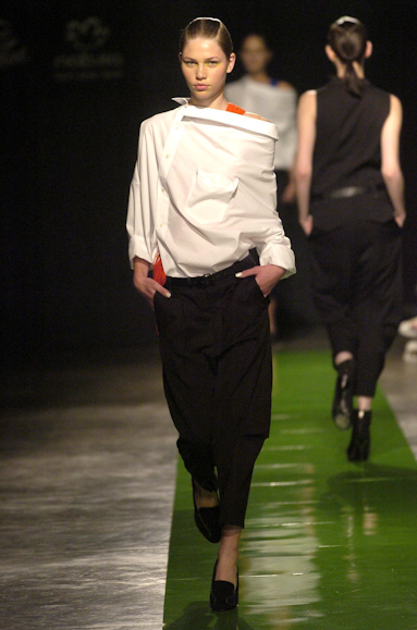 desfiles-reinaldolourenco-saopauloverao2005rtw-105