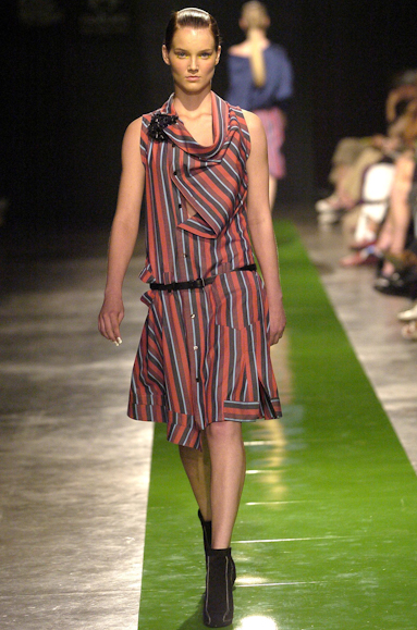 desfiles-reinaldolourenco-saopauloverao2005rtw-115