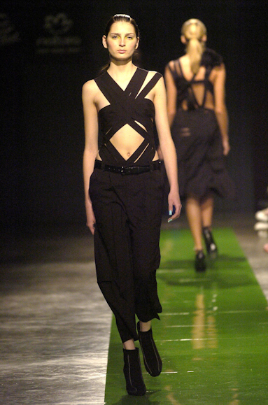 desfiles-reinaldolourenco-saopauloverao2005rtw-136