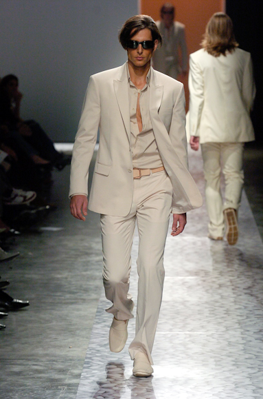 desfiles-ricardoalmeida-saopauloverao2005rtw-102