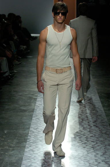 desfiles-ricardoalmeida-saopauloverao2005rtw-112