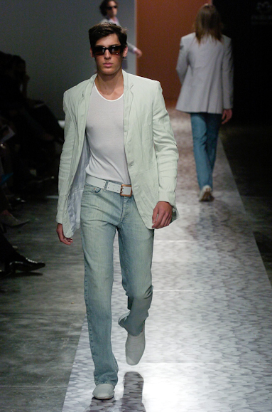 desfiles-ricardoalmeida-saopauloverao2005rtw-120
