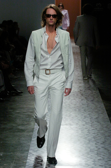 desfiles-ricardoalmeida-saopauloverao2005rtw-122