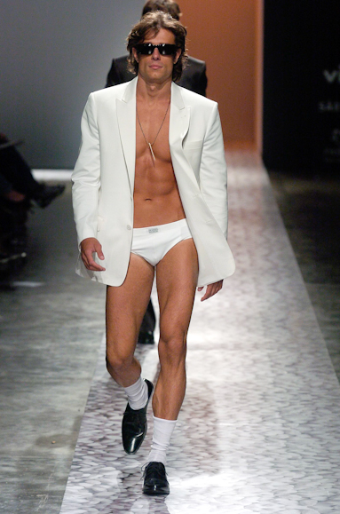 desfiles-ricardoalmeida-saopauloverao2005rtw-127