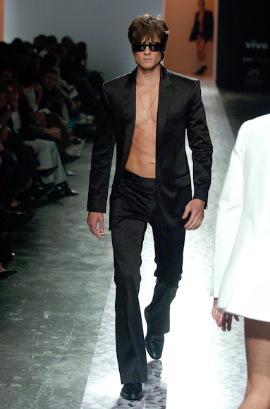 desfiles-ricardoalmeida-saopauloverao2005rtw-128