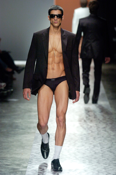 desfiles-ricardoalmeida-saopauloverao2005rtw-129