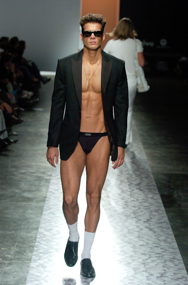 desfiles-ricardoalmeida-saopauloverao2005rtw-138