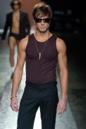 desfiles-ricardoalmeida-saopauloverao2005rtw-141