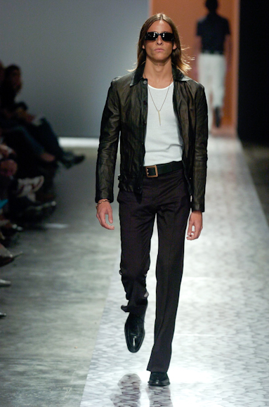 desfiles-ricardoalmeida-saopauloverao2005rtw-145