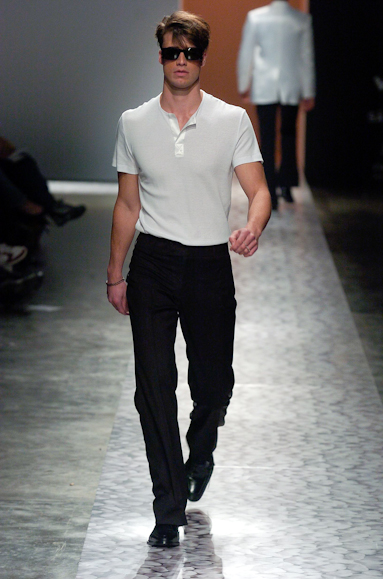 desfiles-ricardoalmeida-saopauloverao2005rtw-147