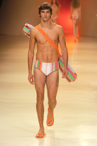 desfiles-rosacha-saopauloverao2005rtw-105