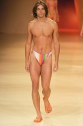 desfiles-rosacha-saopauloverao2005rtw-107
