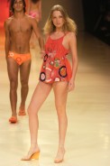 desfiles-rosacha-saopauloverao2005rtw-118