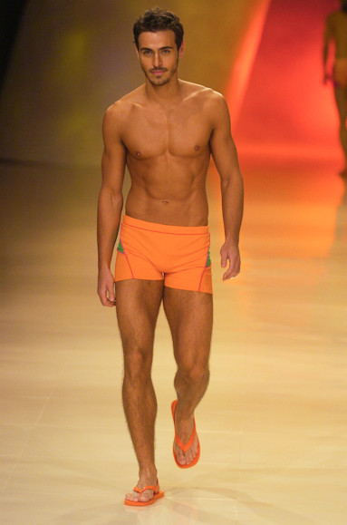 desfiles-rosacha-saopauloverao2005rtw-122