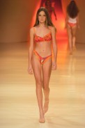 desfiles-rosacha-saopauloverao2005rtw-131