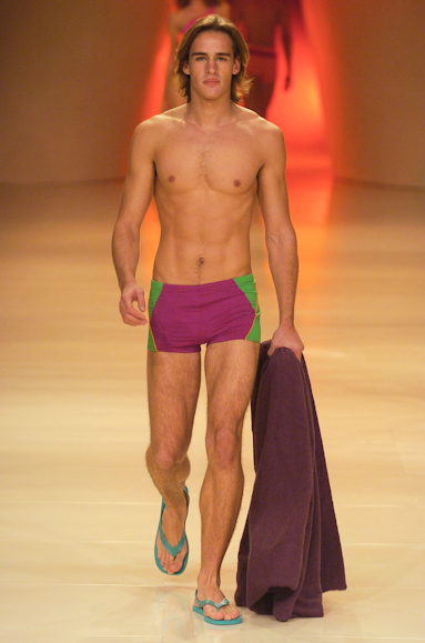 desfiles-rosacha-saopauloverao2005rtw-137