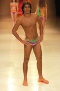 desfiles-rosacha-saopauloverao2005rtw-140