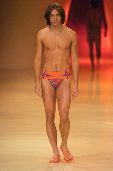 desfiles-rosacha-saopauloverao2005rtw-142