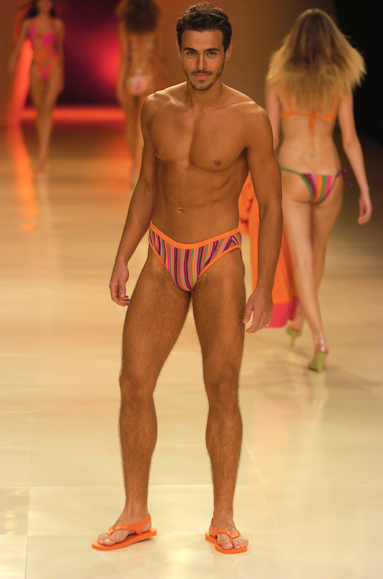 desfiles-rosacha-saopauloverao2005rtw-146