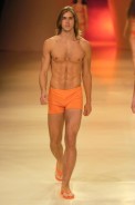 desfiles-rosacha-saopauloverao2005rtw-150