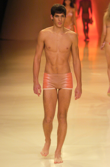 desfiles-rosacha-saopauloverao2005rtw-154
