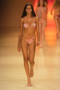 desfiles-rosacha-saopauloverao2005rtw-155