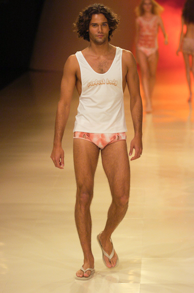 desfiles-rosacha-saopauloverao2005rtw-160