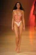 desfiles-rosacha-saopauloverao2005rtw-162