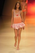 desfiles-rosacha-saopauloverao2005rtw-163
