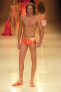 desfiles-rosacha-saopauloverao2005rtw-164