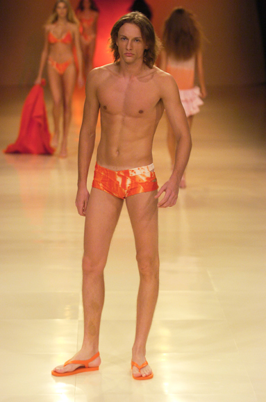 desfiles-rosacha-saopauloverao2005rtw-164