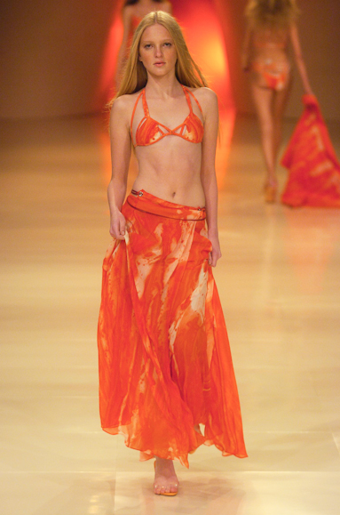 desfiles-rosacha-saopauloverao2005rtw-167