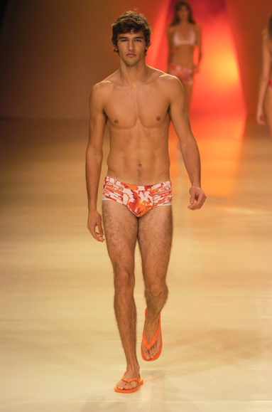 desfiles-rosacha-saopauloverao2005rtw-172