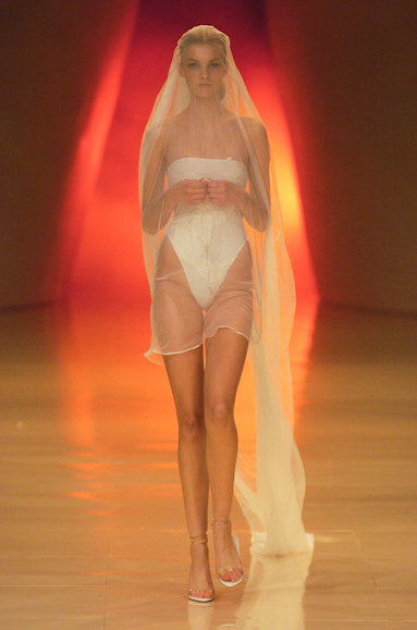 desfiles-rosacha-saopauloverao2005rtw-175
