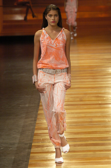 desfiles-uma-saopauloverao2005rtw-106