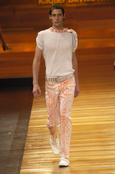 desfiles-uma-saopauloverao2005rtw-108