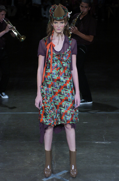 desfiles-alexandreherchcovich-saopauloinverno2005rtw-103