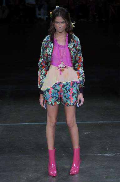 desfiles-alexandreherchcovich-saopauloinverno2005rtw-104
