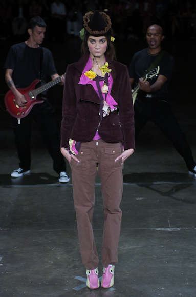 desfiles-alexandreherchcovich-saopauloinverno2005rtw-108