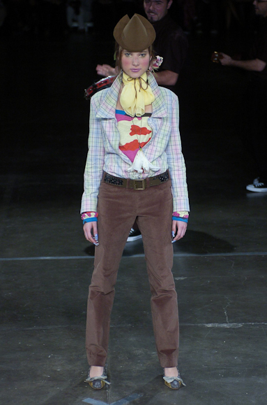 desfiles-alexandreherchcovich-saopauloinverno2005rtw-109