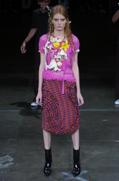 desfiles-alexandreherchcovich-saopauloinverno2005rtw-114