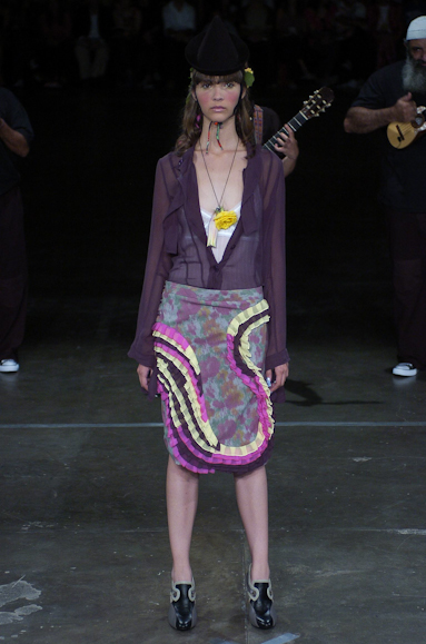 desfiles-alexandreherchcovich-saopauloinverno2005rtw-117