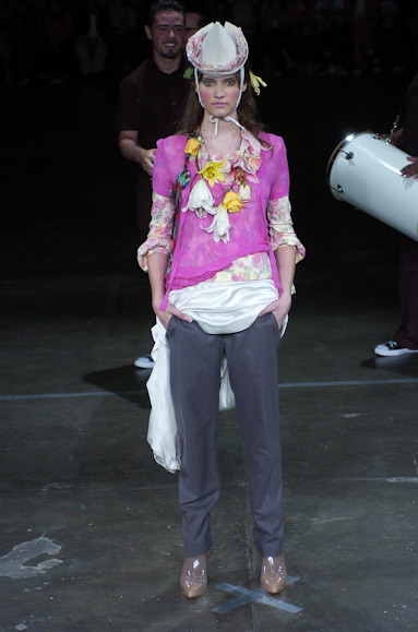 desfiles-alexandreherchcovich-saopauloinverno2005rtw-119