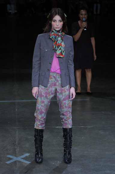 desfiles-alexandreherchcovich-saopauloinverno2005rtw-120