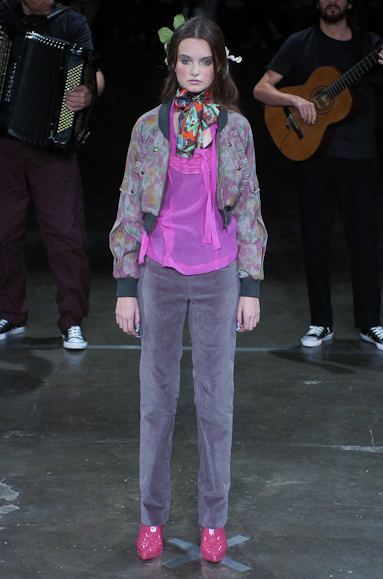 desfiles-alexandreherchcovich-saopauloinverno2005rtw-121