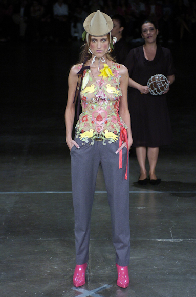 desfiles-alexandreherchcovich-saopauloinverno2005rtw-124
