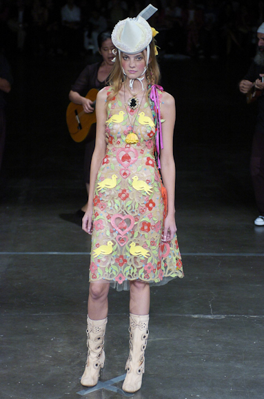 desfiles-alexandreherchcovich-saopauloinverno2005rtw-125