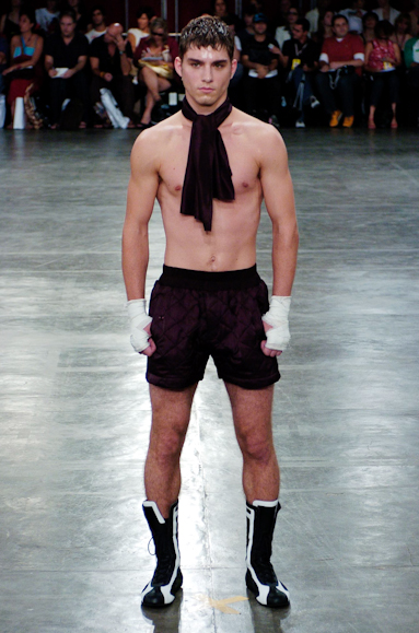 desfiles-alexandreherchcovichmen-saopauloinverno2005rtw-100