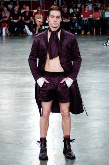 desfiles-alexandreherchcovichmen-saopauloinverno2005rtw-101